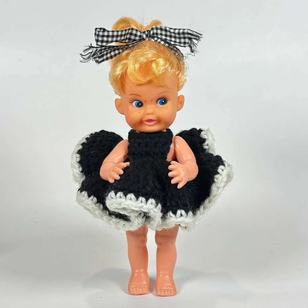 Vintage Blonde Girl Doll Freckles Blue‎ Eyes Handmade Crochet Dress Hong Kong